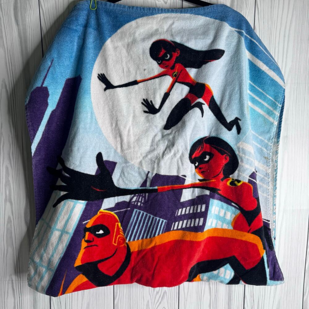 Disney Pixar The Incredibles Character Print Bath/Beach Towel